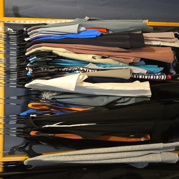 LIVE SHOWS AV VUORI LULU ADIDAS NIKE ...PLEASE LIKE TO KNOW WHEN I GO LIVE - Picture 2 of 11